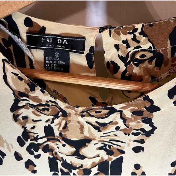 Vintage 90’s Tan Black Leopard Print Silk Short Sleeve Blouse Top Shirt - Picture 3 of 4